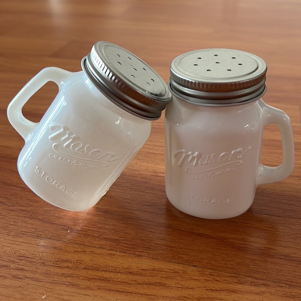 NEW glass salt and pepper shaker 4-ounce